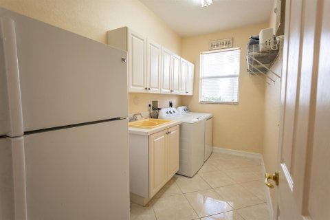 Villa ou maison à vendre à Boynton Beach, Floride: 4 chambres, 254.27 m2 № 2088155 - photo 16