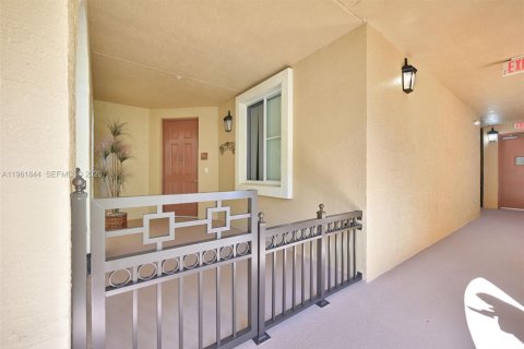 Купить кондоминиум в Санрайз, Флорида 2 спальни, 107.67м2, № 2029813 - фото 3