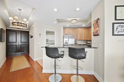 Condo in Tampa, Florida, 2 bedrooms  № 2384119 - photo 13