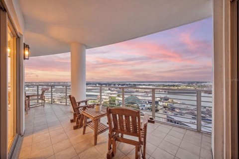 Condo in Tampa, Florida, 2 bedrooms  № 2384119 - photo 30