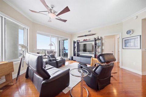 Condo in Tampa, Florida, 2 bedrooms  № 2384119 - photo 8