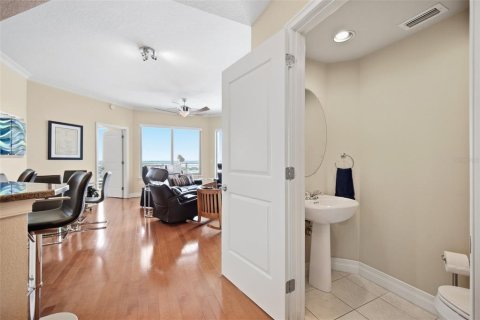Condo in Tampa, Florida, 2 bedrooms  № 2384119 - photo 14