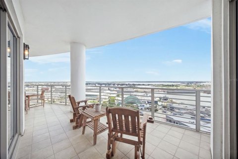 Condo in Tampa, Florida, 2 bedrooms  № 2384119 - photo 29
