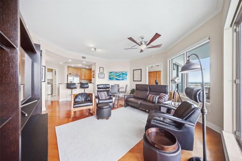Condo in Tampa, Florida, 2 bedrooms  № 2384119 - photo 7