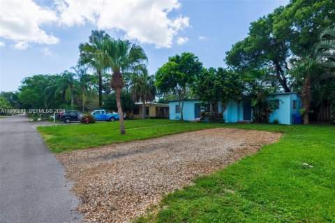 Снять в аренду виллу или дом в Форт-Лодердейл, Флорида 3 спальни, 116.13м2, № 2049678 - фото 3