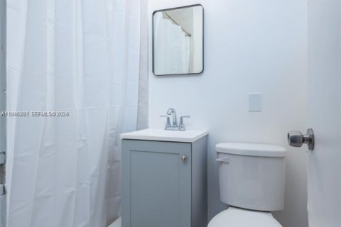 Снять в аренду виллу или дом в Форт-Лодердейл, Флорида 3 спальни, 116.13м2, № 2049678 - фото 15