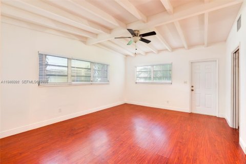 Снять в аренду виллу или дом в Форт-Лодердейл, Флорида 3 спальни, 116.13м2, № 2049678 - фото 13