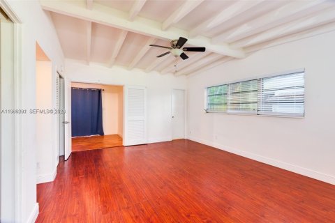 Снять в аренду виллу или дом в Форт-Лодердейл, Флорида 3 спальни, 116.13м2, № 2049678 - фото 12