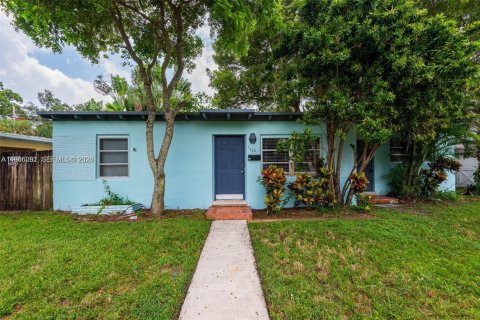 Снять в аренду виллу или дом в Форт-Лодердейл, Флорида 3 спальни, 116.13м2, № 2049678 - фото 21