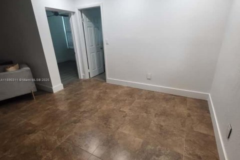 Condominio en alquiler en Pembroke Pines, Florida, 3 dormitorios, 87.33 m2 № 1943422 - foto 16