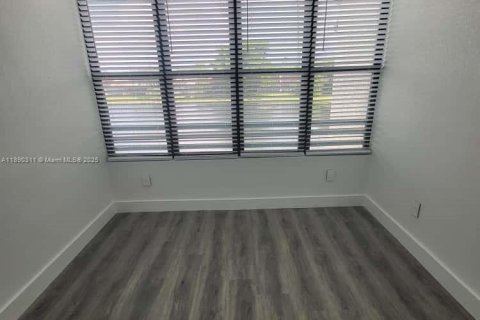 Condominio en alquiler en Pembroke Pines, Florida, 3 dormitorios, 87.33 m2 № 1943422 - foto 5