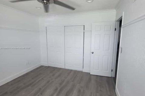 Condominio en alquiler en Pembroke Pines, Florida, 3 dormitorios, 87.33 m2 № 1943422 - foto 14