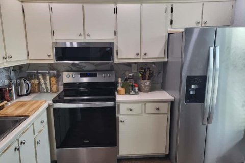 Condominio en alquiler en Pembroke Pines, Florida, 3 dormitorios, 87.33 m2 № 1943422 - foto 19