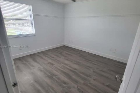 Condominio en alquiler en Pembroke Pines, Florida, 3 dormitorios, 87.33 m2 № 1943422 - foto 12