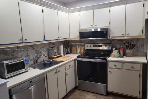 Condominio en alquiler en Pembroke Pines, Florida, 3 dormitorios, 87.33 m2 № 1943422 - foto 18