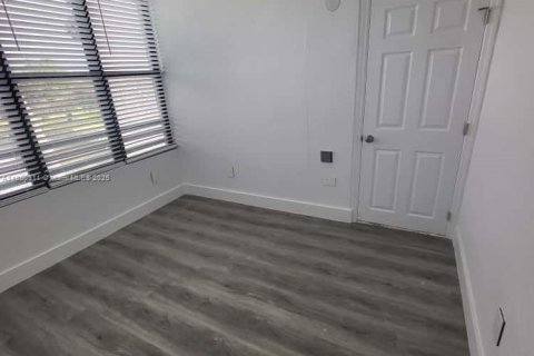 Condominio en alquiler en Pembroke Pines, Florida, 3 dormitorios, 87.33 m2 № 1943422 - foto 6