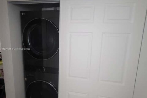 Condominio en alquiler en Pembroke Pines, Florida, 3 dormitorios, 87.33 m2 № 1943422 - foto 9