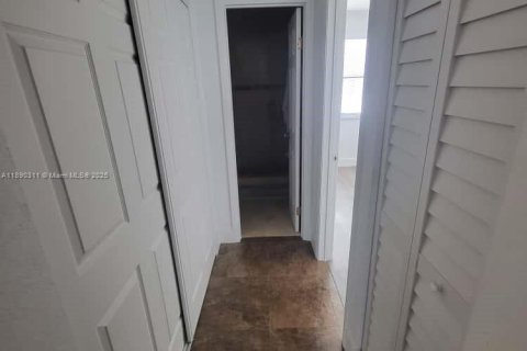 Condominio en alquiler en Pembroke Pines, Florida, 3 dormitorios, 87.33 m2 № 1943422 - foto 10