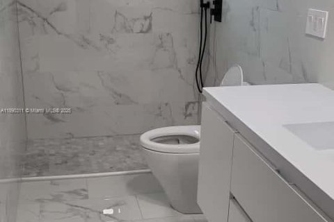 Condominio en alquiler en Pembroke Pines, Florida, 3 dormitorios, 87.33 m2 № 1943422 - foto 3