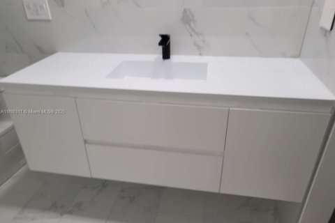 Condominio en alquiler en Pembroke Pines, Florida, 3 dormitorios, 87.33 m2 № 1943422 - foto 2