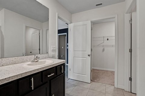 Villa ou maison à vendre à Zephyrhills, Floride: 5 chambres, 242.01 m2 № 2212165 - photo 17