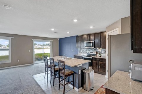 Villa ou maison à vendre à Zephyrhills, Floride: 5 chambres, 242.01 m2 № 2212165 - photo 7