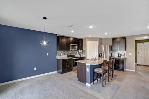 Villa ou maison à vendre à Zephyrhills, Floride: 5 chambres, 242.01 m2 № 2212165 - photo 8
