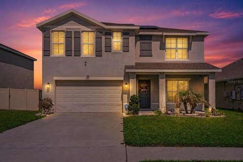 House in Zephyrhills, Florida 5 bedrooms, 242.01 sq.m. № 2212165