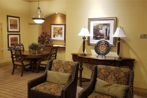 Condo in Coral Gables, Florida, 1 bedroom № 2274656 - photo 10
