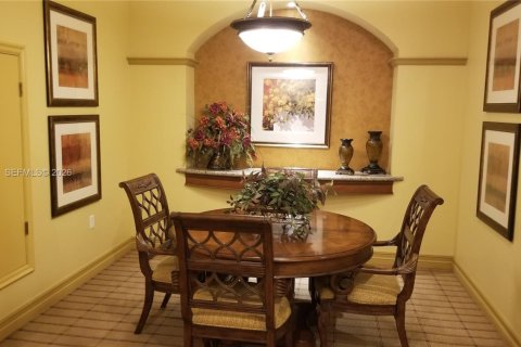 Condo in Coral Gables, Florida, 1 bedroom № 2274656 - photo 12