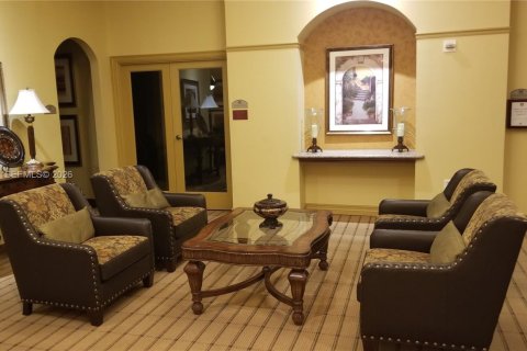 Condo in Coral Gables, Florida, 1 bedroom № 2274656 - photo 9
