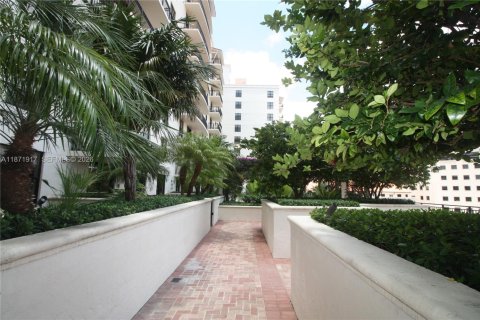 Condo in Coral Gables, Florida, 1 bedroom № 2274656 - photo 28