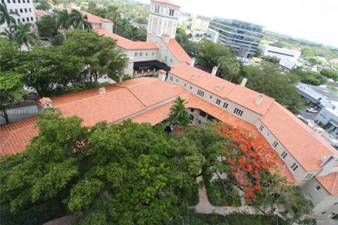 Condo in Coral Gables, Florida, 1 bedroom № 2274656 - photo 24