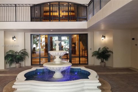 Condo in Coral Gables, Florida, 1 bedroom № 2274656 - photo 6