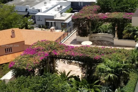 Condo in Coral Gables, Florida, 1 bedroom № 2274656 - photo 23