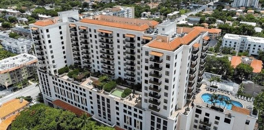 Condo in Coral Gables, Florida, 1 bedroom № 2274656
