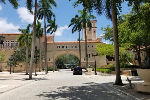 Condo in Coral Gables, Florida, 1 bedroom № 2274656 - photo 3