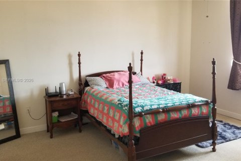 Condo in Coral Gables, Florida, 1 bedroom № 2274656 - photo 16