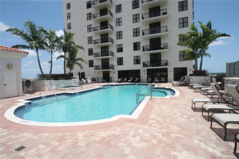 Condo in Coral Gables, Florida, 1 bedroom № 2274656 - photo 26