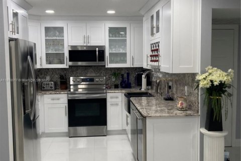 Condo in Coconut Creek, Florida, 3 bedrooms  № 1775312 - photo 2