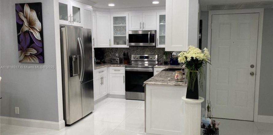 Condo in Coconut Creek, Florida, 3 bedrooms  № 1775312