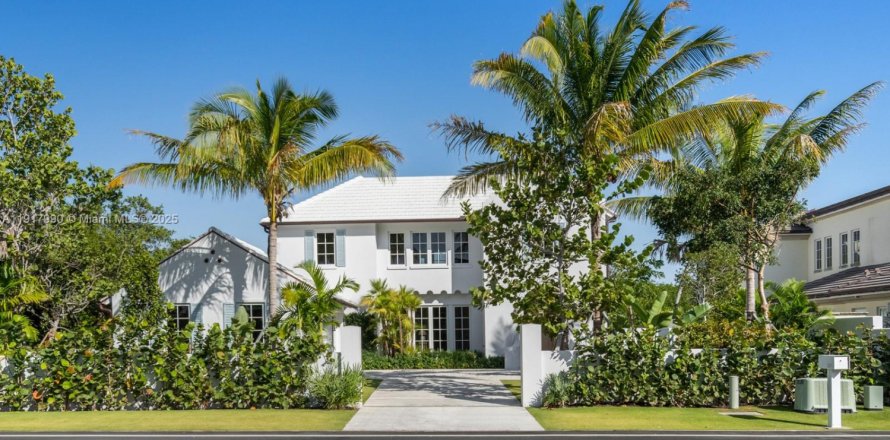 Дом в Палм-Бич, Флорида 4 спальни, 390.19м2 № 2063149