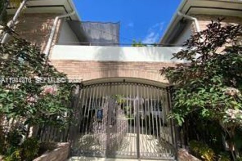 Estudio en el Condominio en Miami Beach, Florida  № 2000907