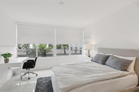 Condo in Miami Beach, Florida, 1 bedroom  № 1967011 - photo 17