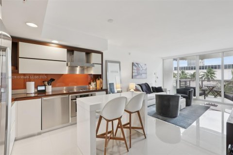 Condo in Miami Beach, Florida, 1 bedroom  № 1967011 - photo 11