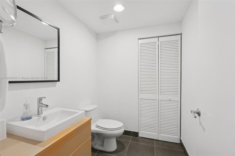Condo in Miami Beach, Florida, 1 bedroom  № 1967011 - photo 26