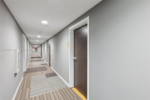 Condo in Miami Beach, Florida, 1 bedroom  № 1967011 - photo 4