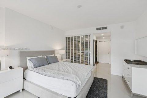 Condo in Miami Beach, Florida, 1 bedroom  № 1967011 - photo 21