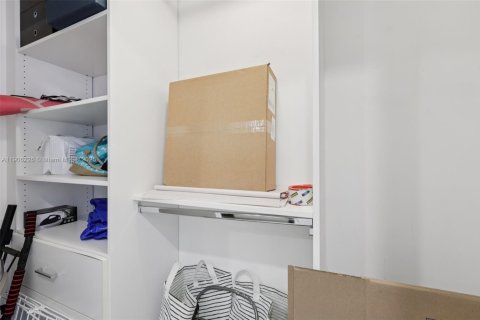 Condo in Miami Beach, Florida, 1 bedroom  № 1967011 - photo 25