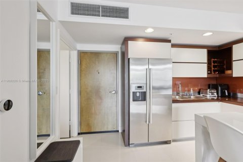 Condo in Miami Beach, Florida, 1 bedroom  № 1967011 - photo 12